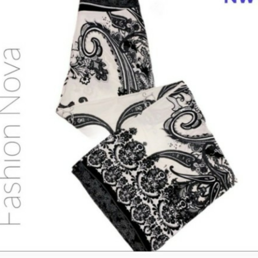 🆕 FASHION NOVA Black & White Print Pants